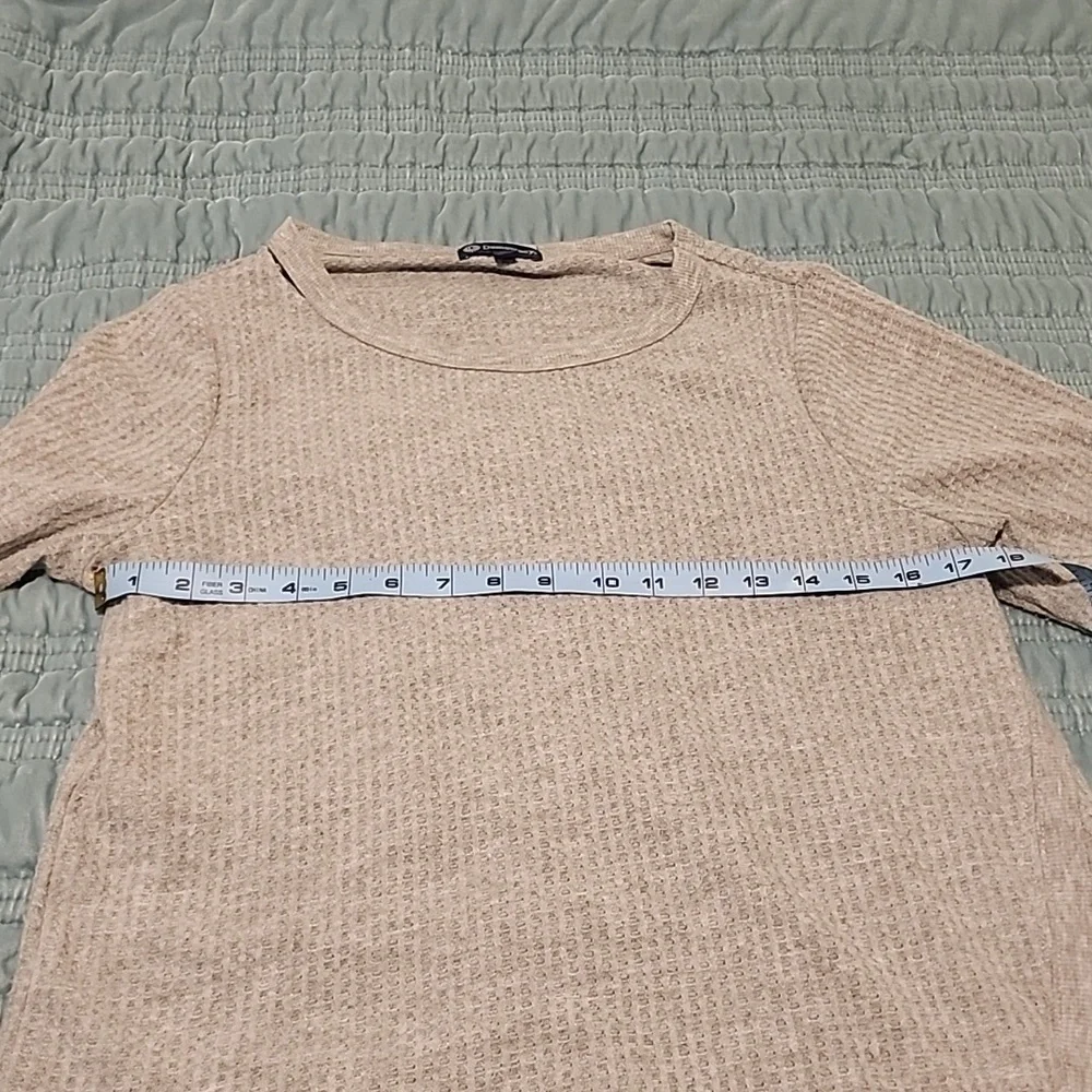 Democracy Gray Asymmetrical Hem Top Size Medium NWOT - Picture 5 of 6